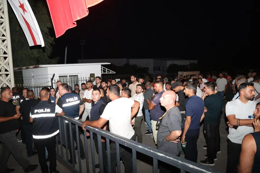 KKTC'DE ÜÇ GÜN ULUSAL YAS İLAN EDİLDİ 9 KKTC'DE ÜÇ GÜN ULUSAL YAS İLAN EDİLDİ 9