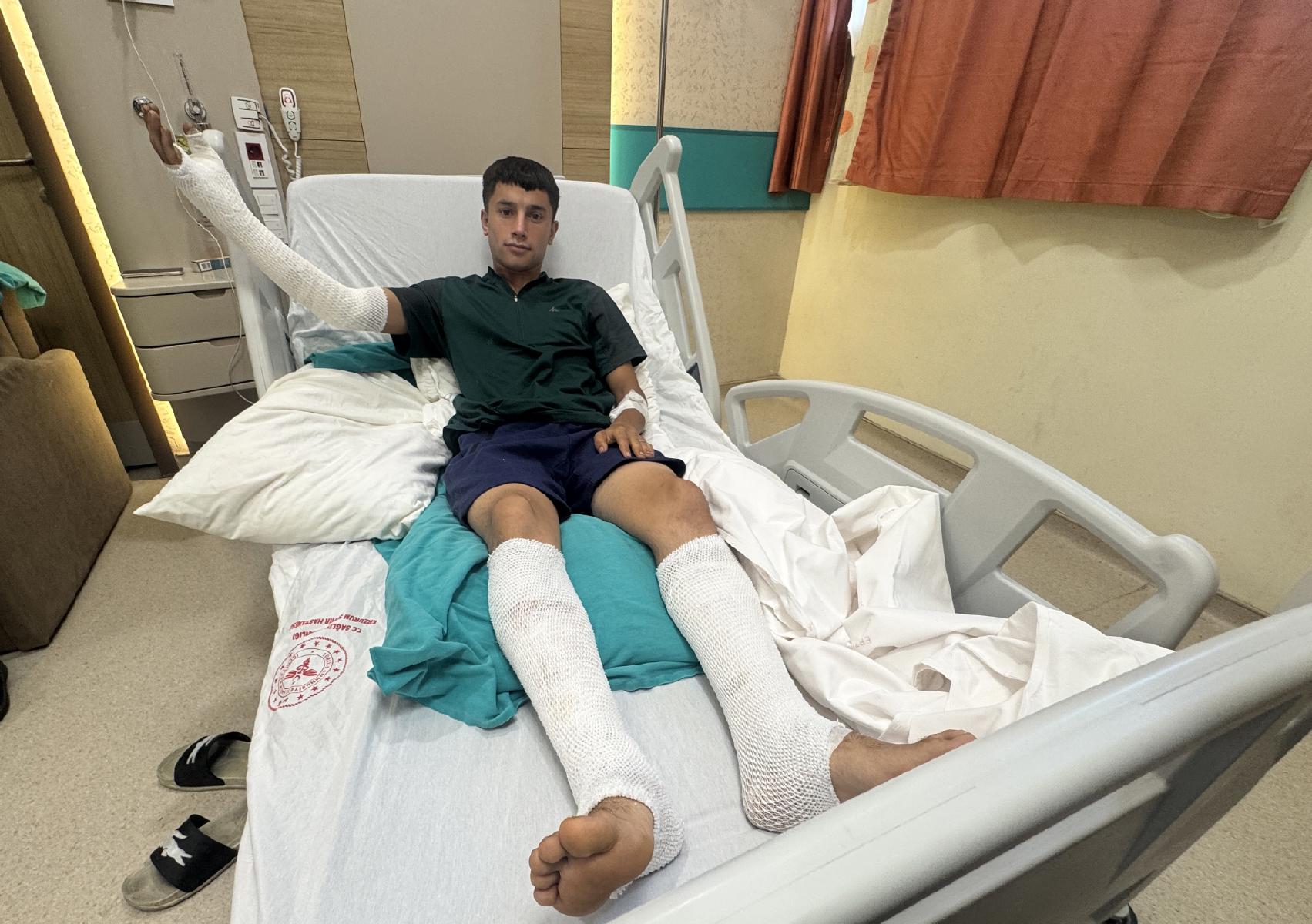 Çakmağı çakınca alevlerin içinde kaldı