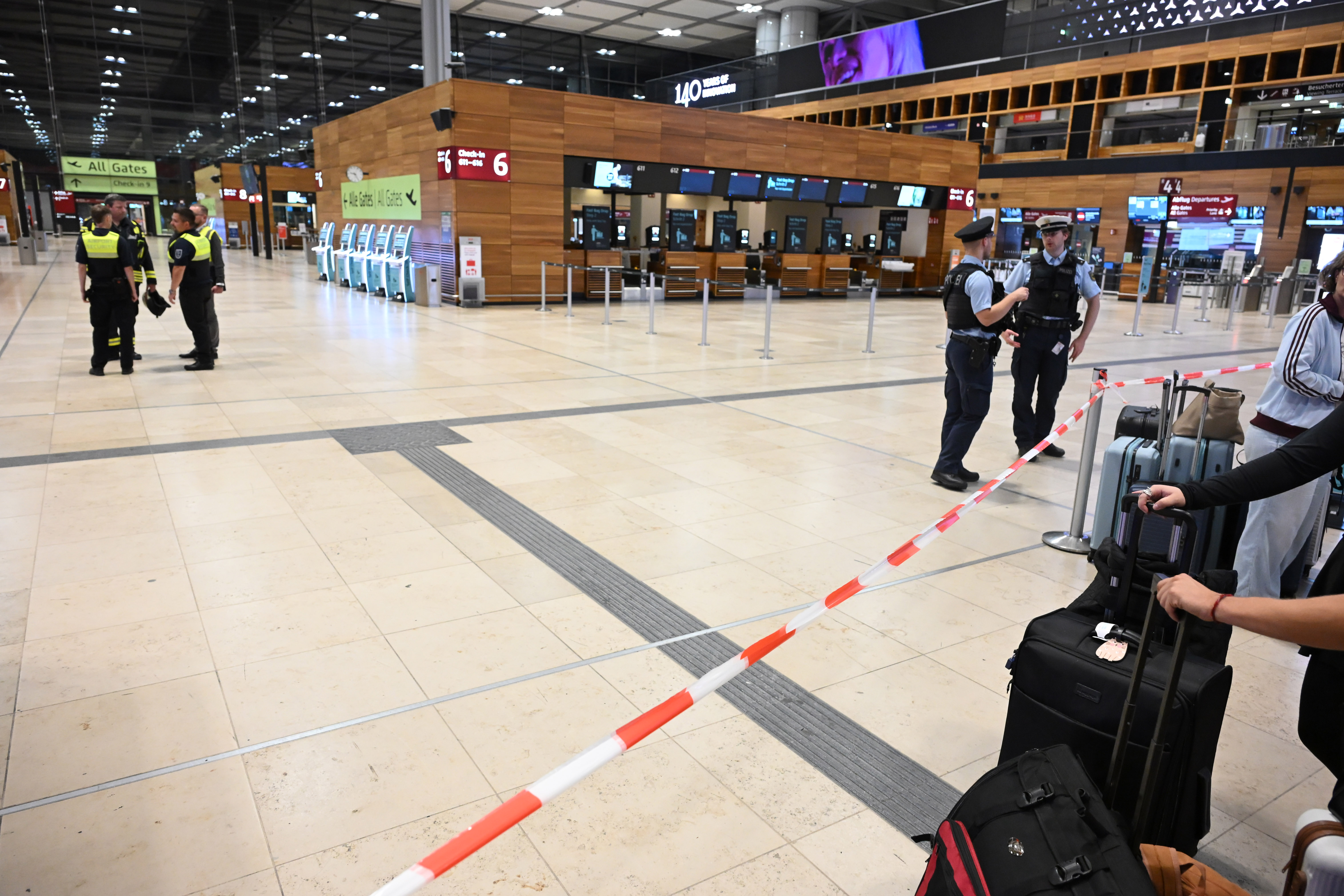 Berlin-Brandenburg Havalimanı'nda tehlikeli madde alarmı haber görseli