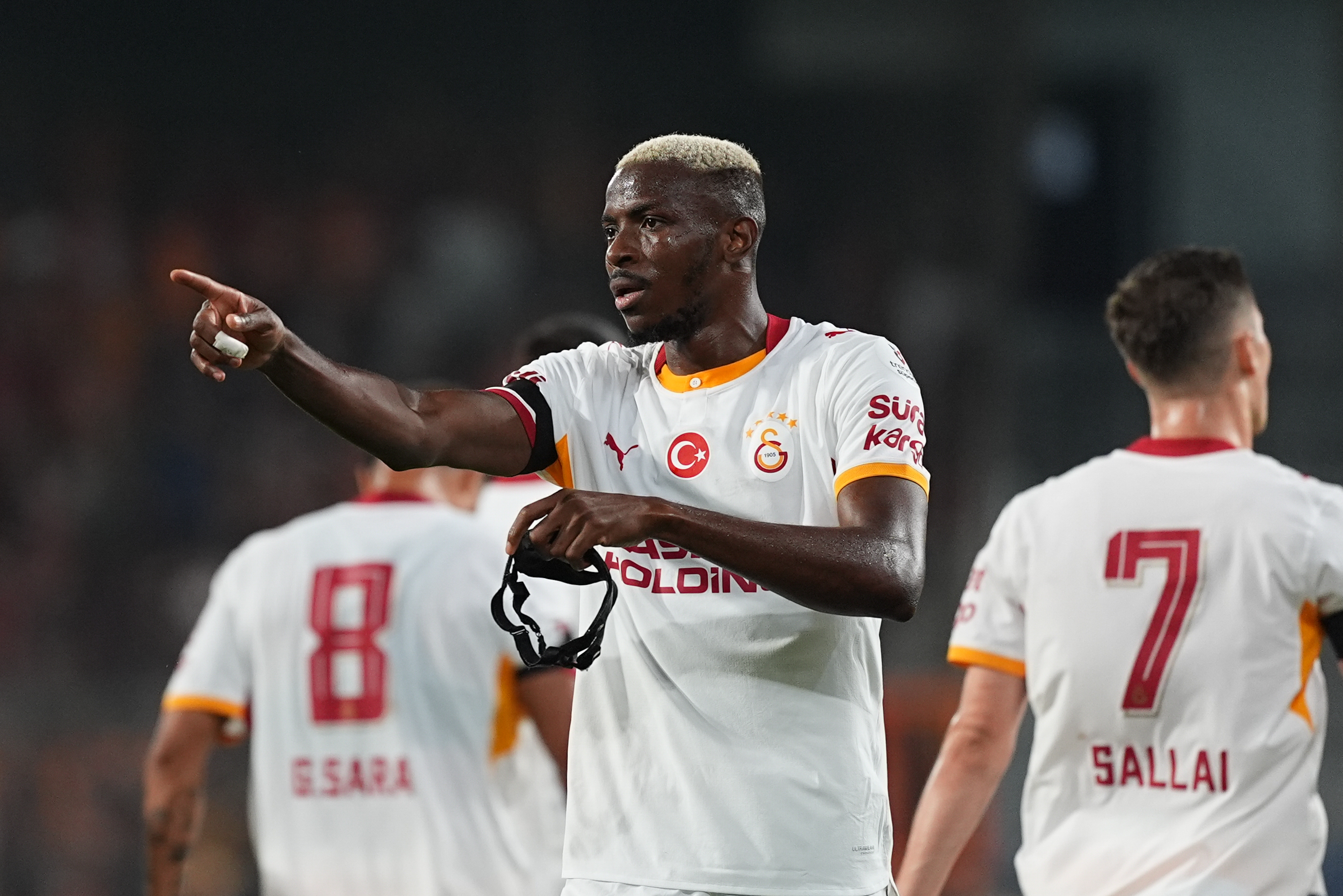 Galatasaray'da Victor Osimhen şoku. Maça devam edemedi
