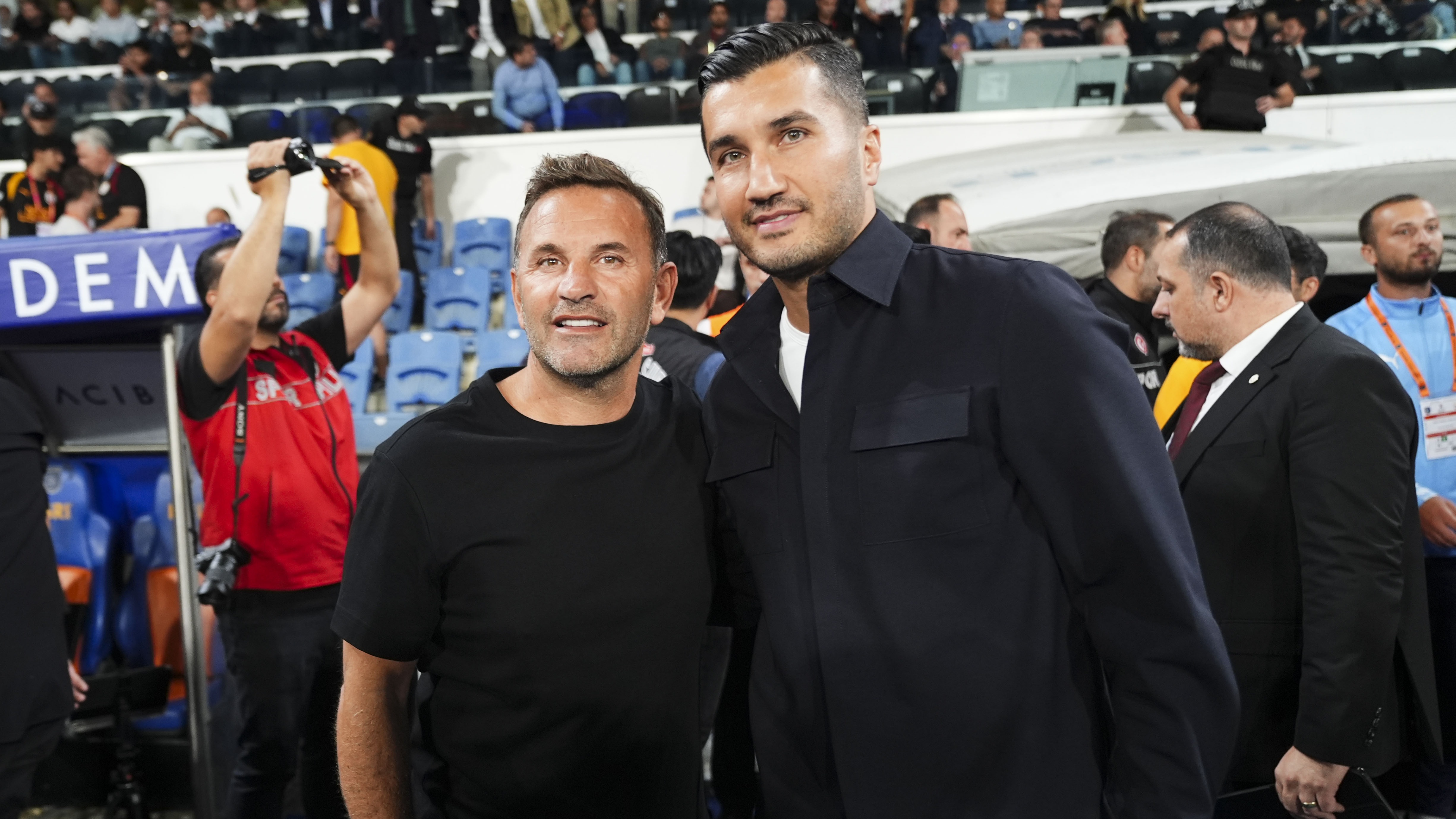 Son düdükle birlikte kırmızı kart çıktı. Başakşehir-Galatasaray maçı sonunda olay