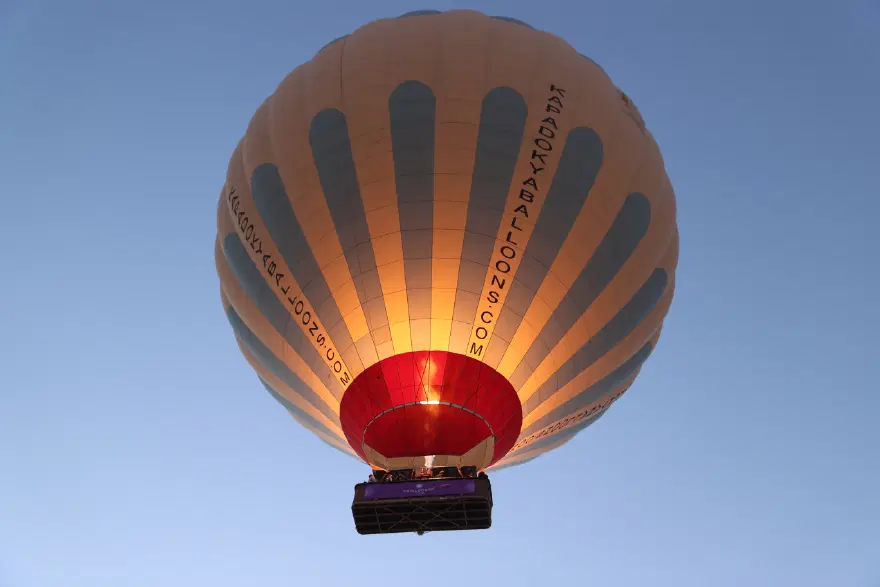 Kapadokya'da kanser farkındalığı için balonlu uçuş 