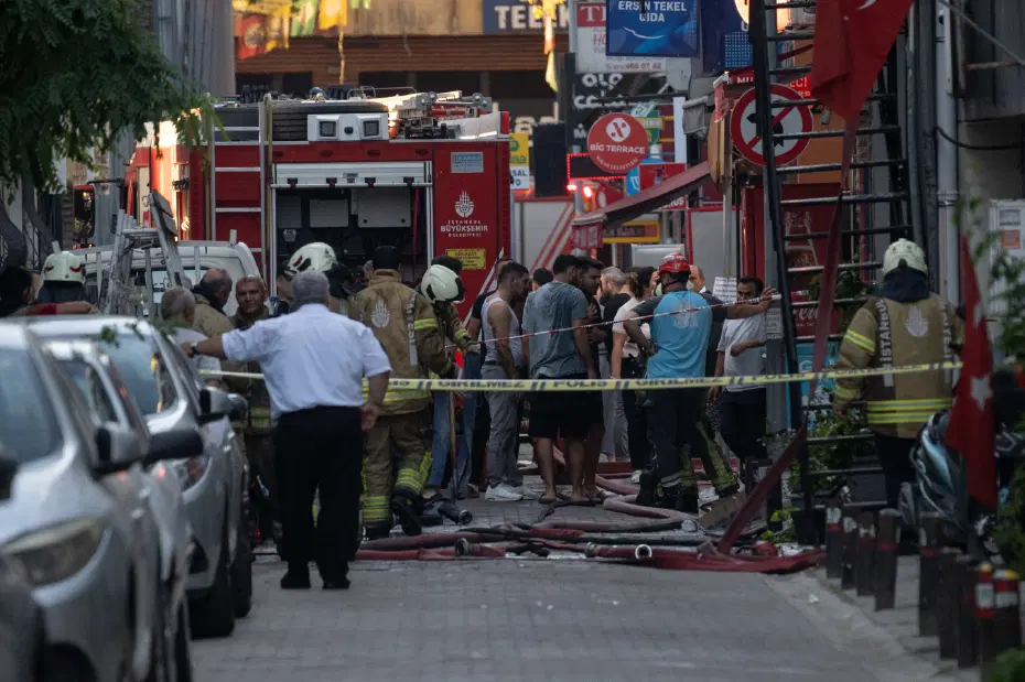 Bakırköy'de otelde yangın: 12 yaralı