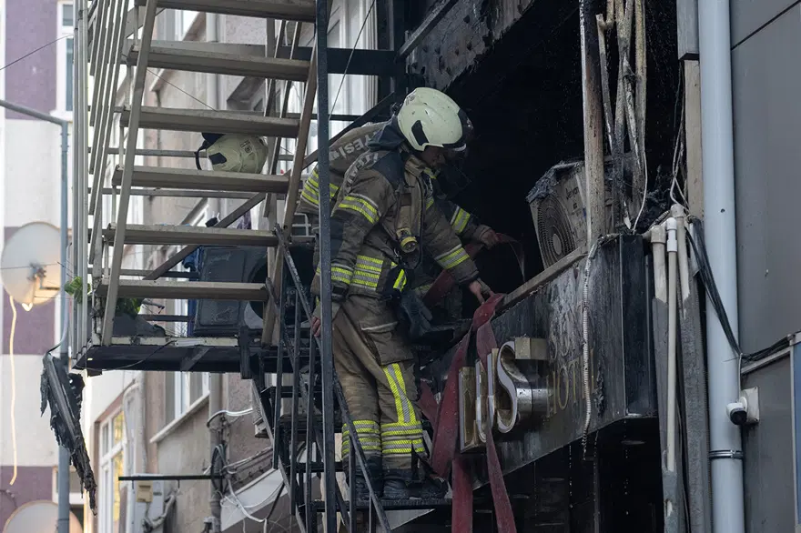 Bakırköy'de otelde yangın: 12 yaralı 1