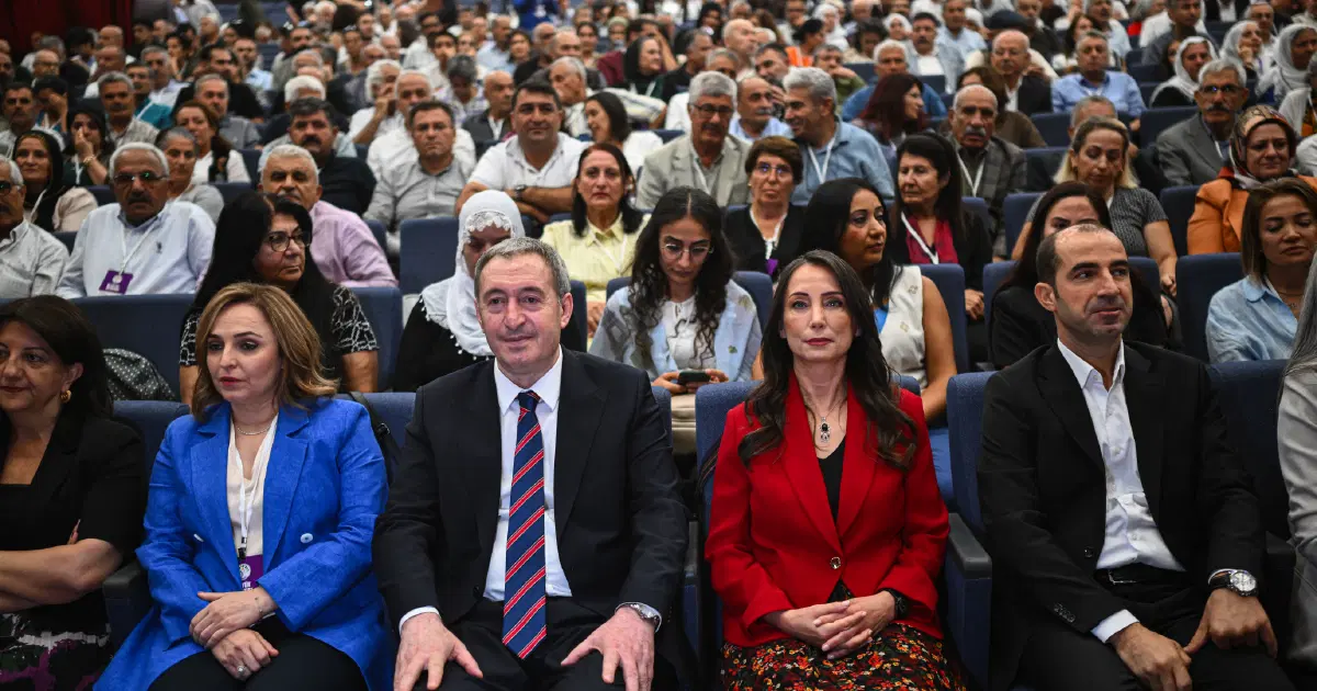 DEM Parti'de Tuncer Bakırhan ve Tülay Hatimoğulları yeniden eş genel başkanlığa seçildi