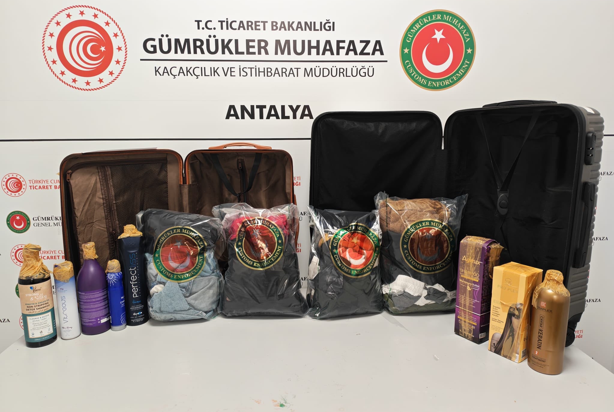 İki yolcunun valizinden 18 kilo 921 gram uyuşturucu çıktı