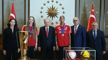 Cumhurbaşkanı Erdoğan, şampiyon milli voleybolcuları kabul etti