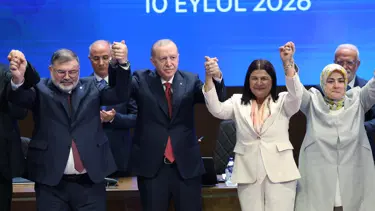 Foça Belediye Başkanı Saniye Bora Fıçı, AK Parti'ye katıldı