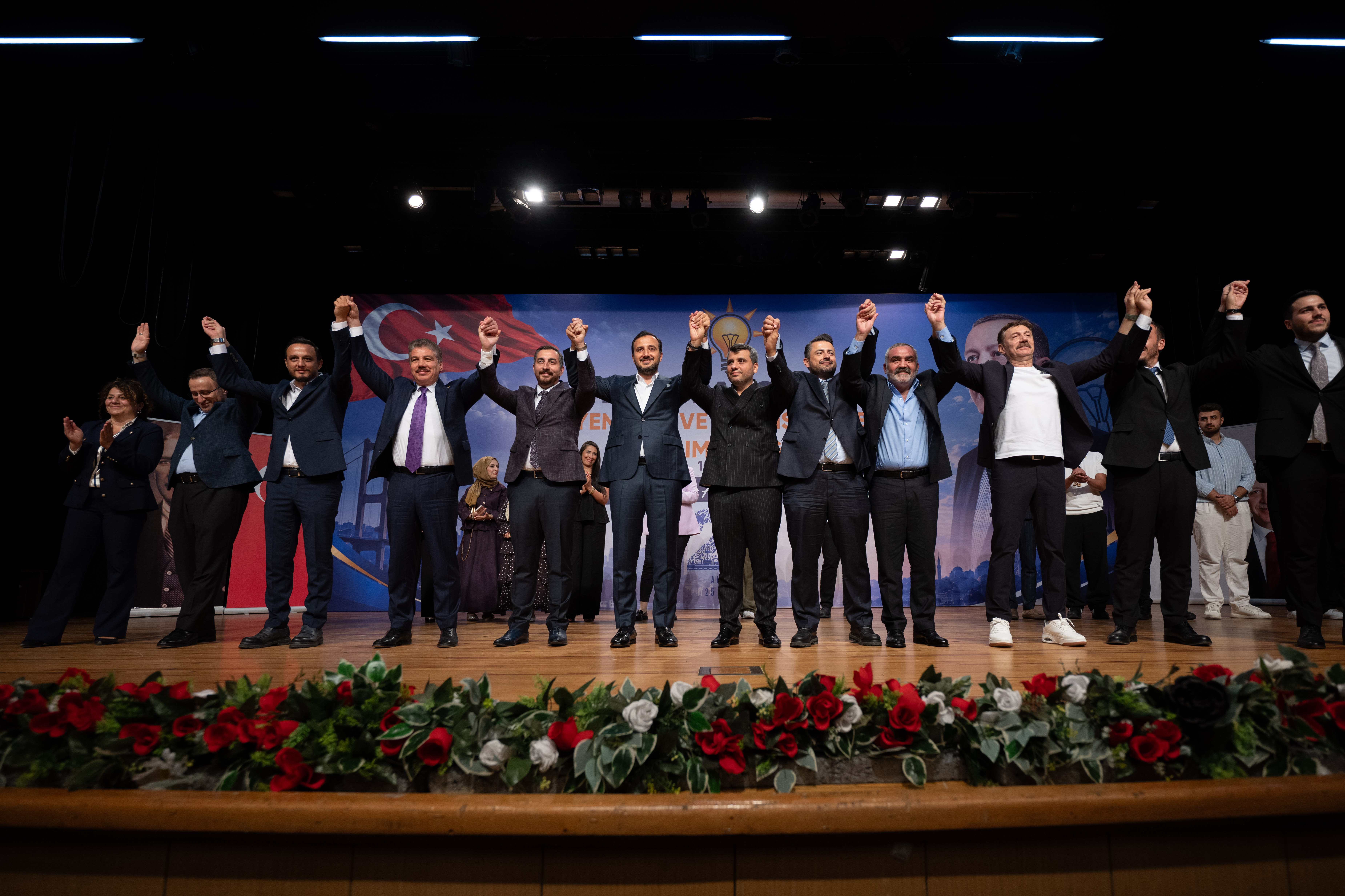 Bahçelievler'de 3 CHP'li meclis üyesi AK Parti'ye geçti