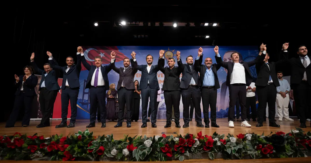 Bahçelievler'de 3 CHP'li meclis üyesi AK Parti'ye geçti