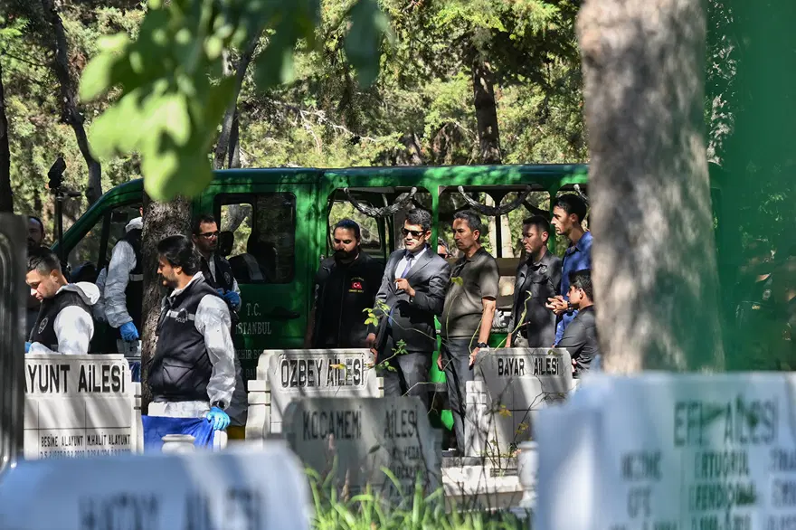 UZMAN HEYET MEZARDAN ÖRNEKLER ALIYOR 1