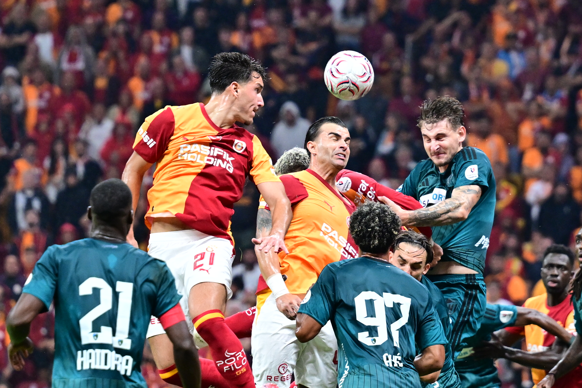 Galatasaray, Kocaelispor karşısında 3 puanı tek golle aldı