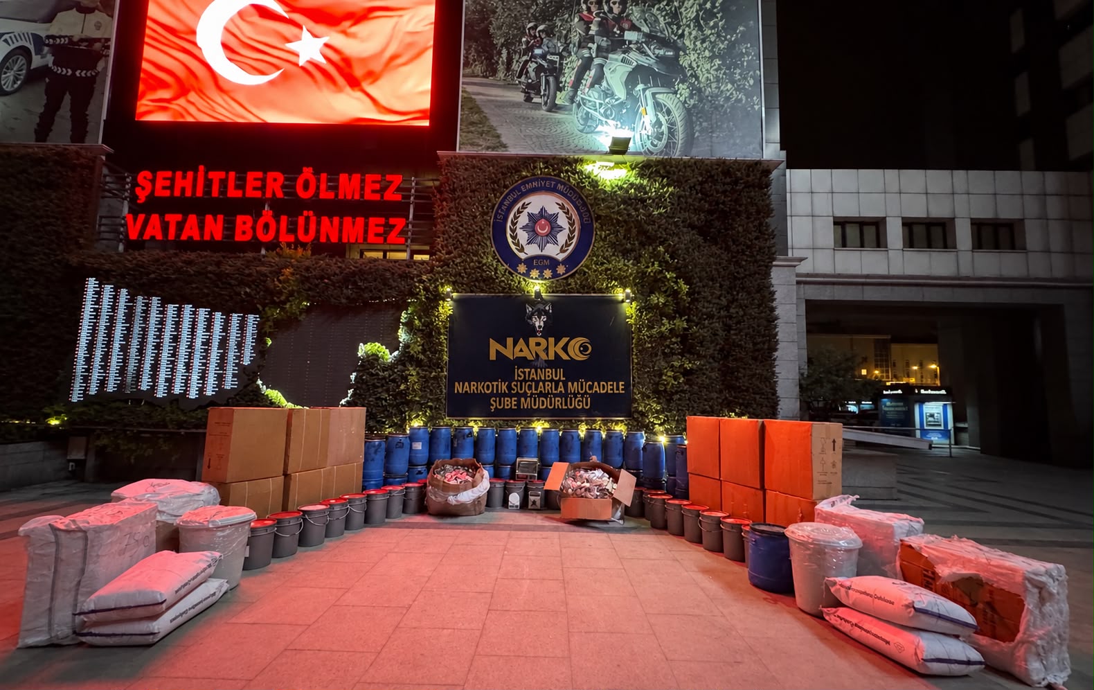 İstanbul'da uyuşturucu ağına darbe. Tonlarca ele geçirildi