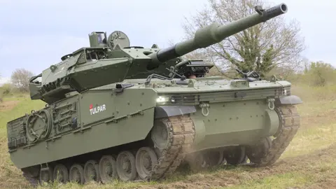 Türkiye'nin güncel zırhlısı: Orta sınıf tank TULPAR, atış testini geçti