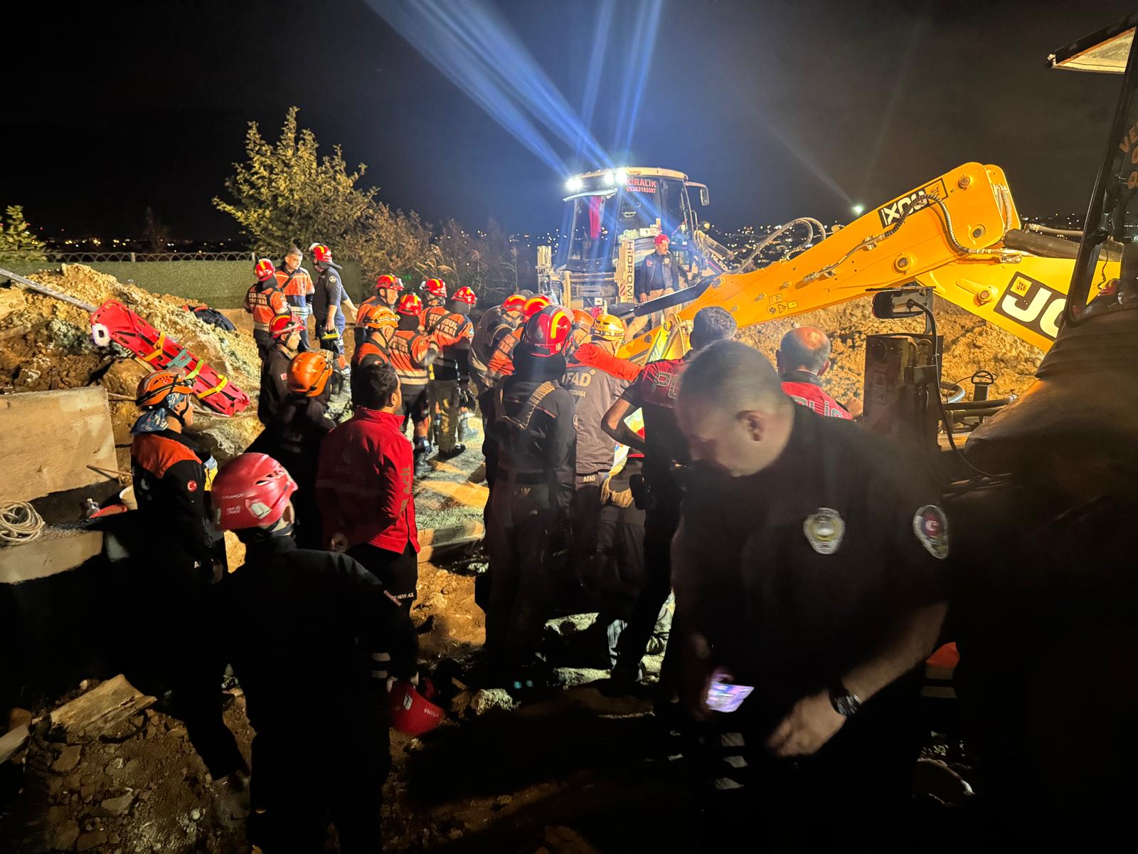 Villa bahçesinde kaçak kazı. Göçük altında kalan 2 işçiden biri hayatını kaybetti