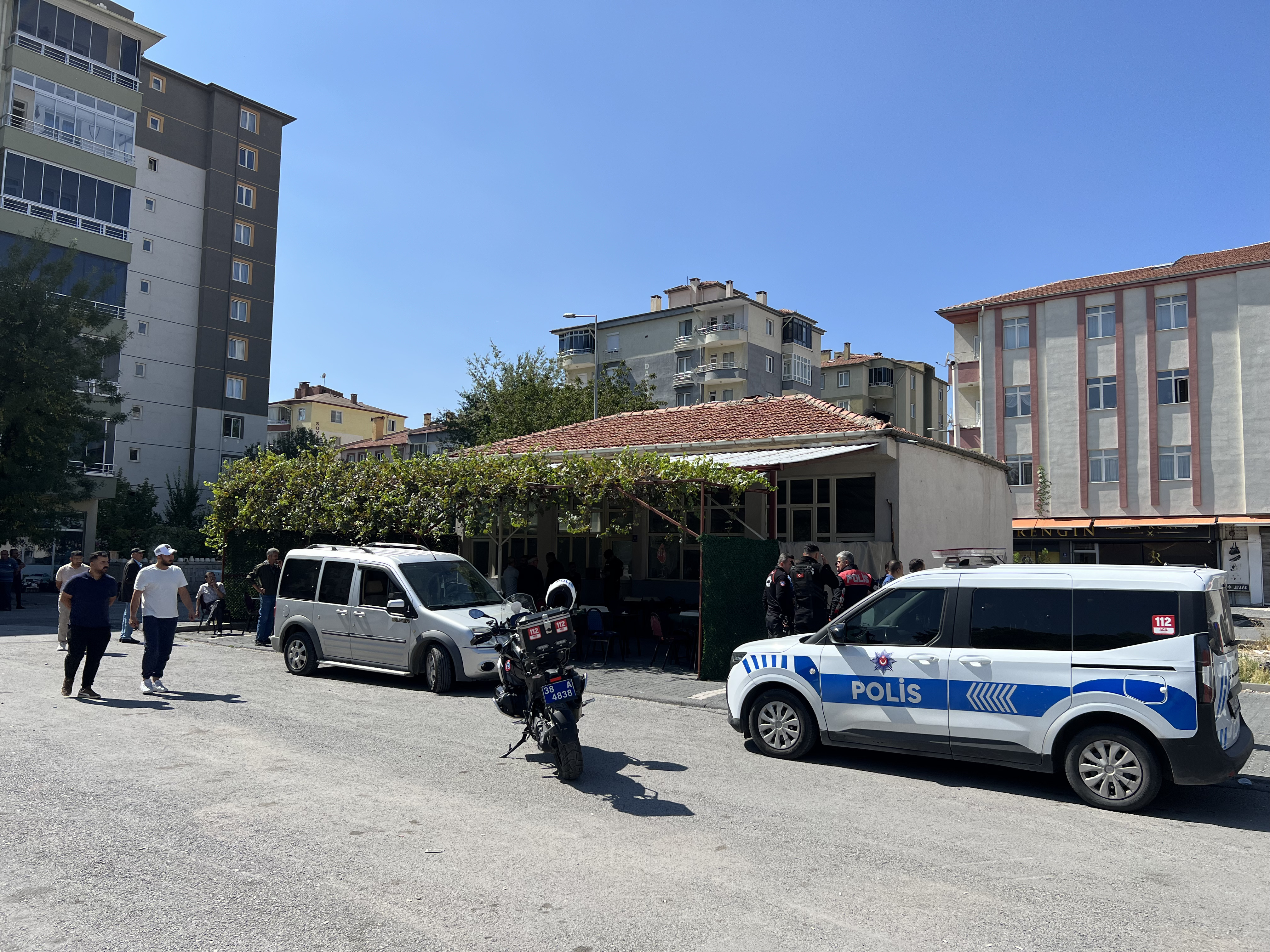 Husumetlisi tarafından silahla vurulan kişi ağır yaralandı