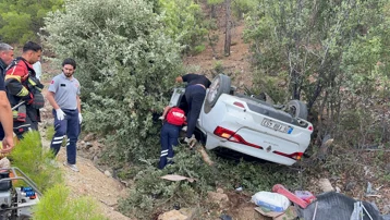 Şarampole devrilen otomobilin sürücüsü ağır yaralandı