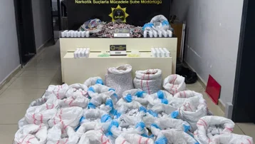 Hastane otoparkındaki panelvanda 256 bin sentetik ecza hapı bulundu