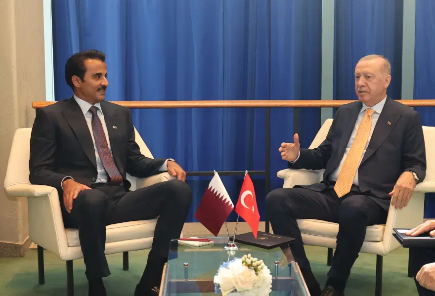 İNGİLTERE BAŞBAKANI BURNHAM İLE GÖRÜŞTÜ