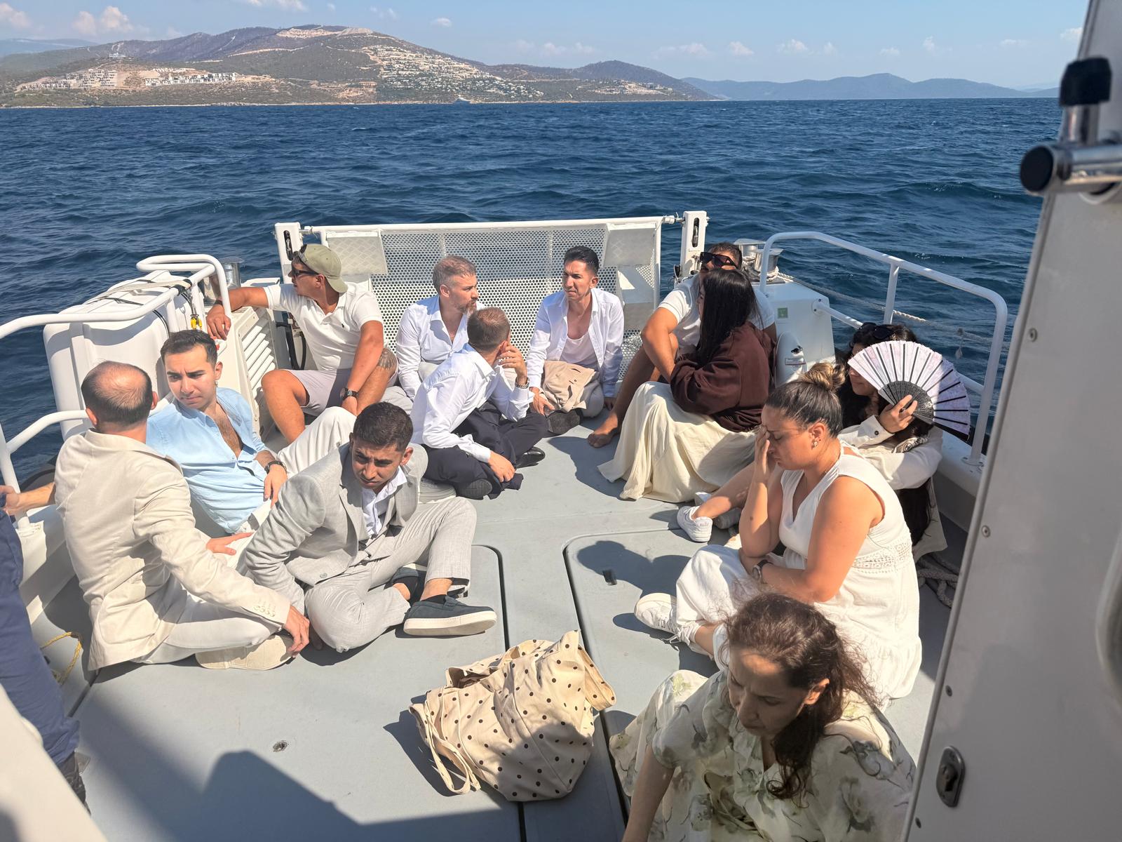 Yelkenlideki şık giyimli şüpheliler kaçak göçmen çıktı