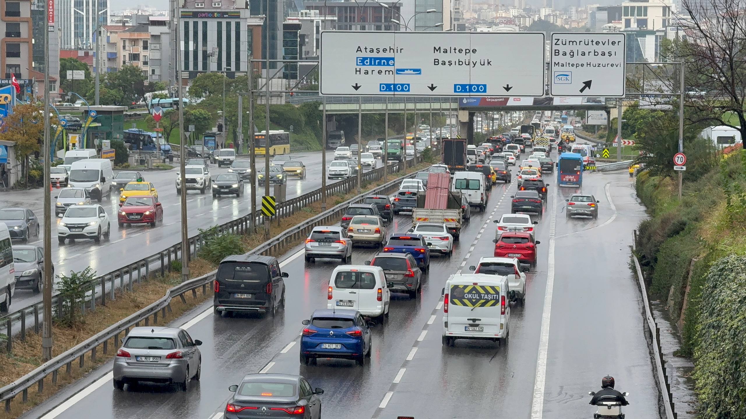 İstanbul'un trafik açmazı: Bir yılda 12 gün boşa gidiyor