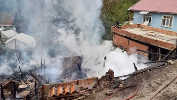 Kastamonu'da çıkan yangında ev ve ahır kullanılamaz hale geldi. Ahırdaki hayvanlar telef oldu