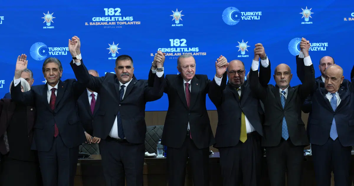 Dokuz belediye başkanı AK Parti'ye katıldı