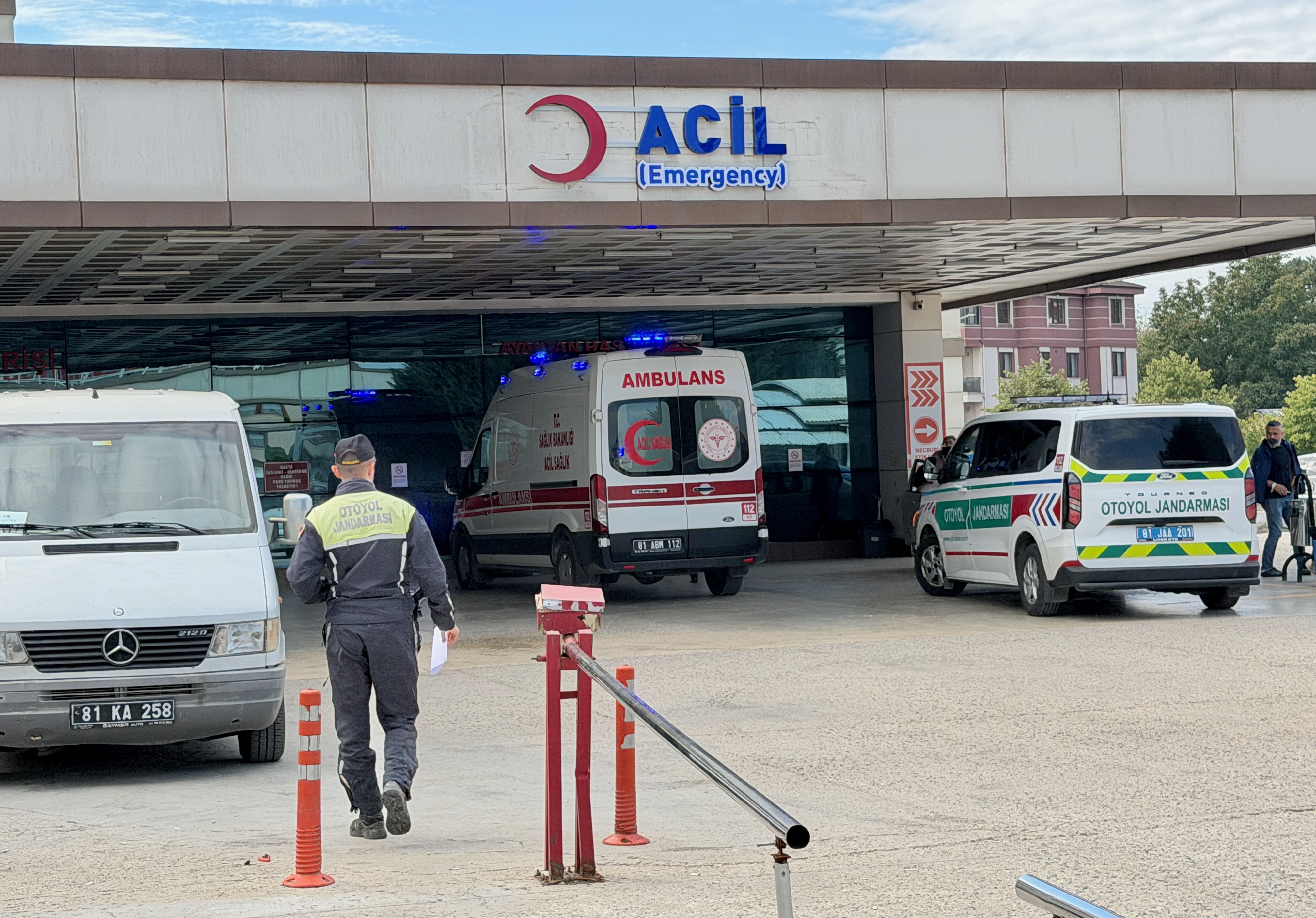 Düzce'de 25 işçi gıda zehirlenmesi şüphesiyle hastaneye başvurdu