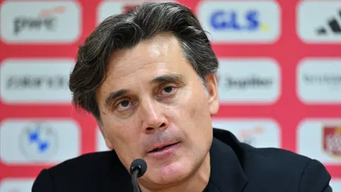 Neler oluyor? Vincenzo Montella isyan etti. "3. Lig'den oyuncu almamı istediler"