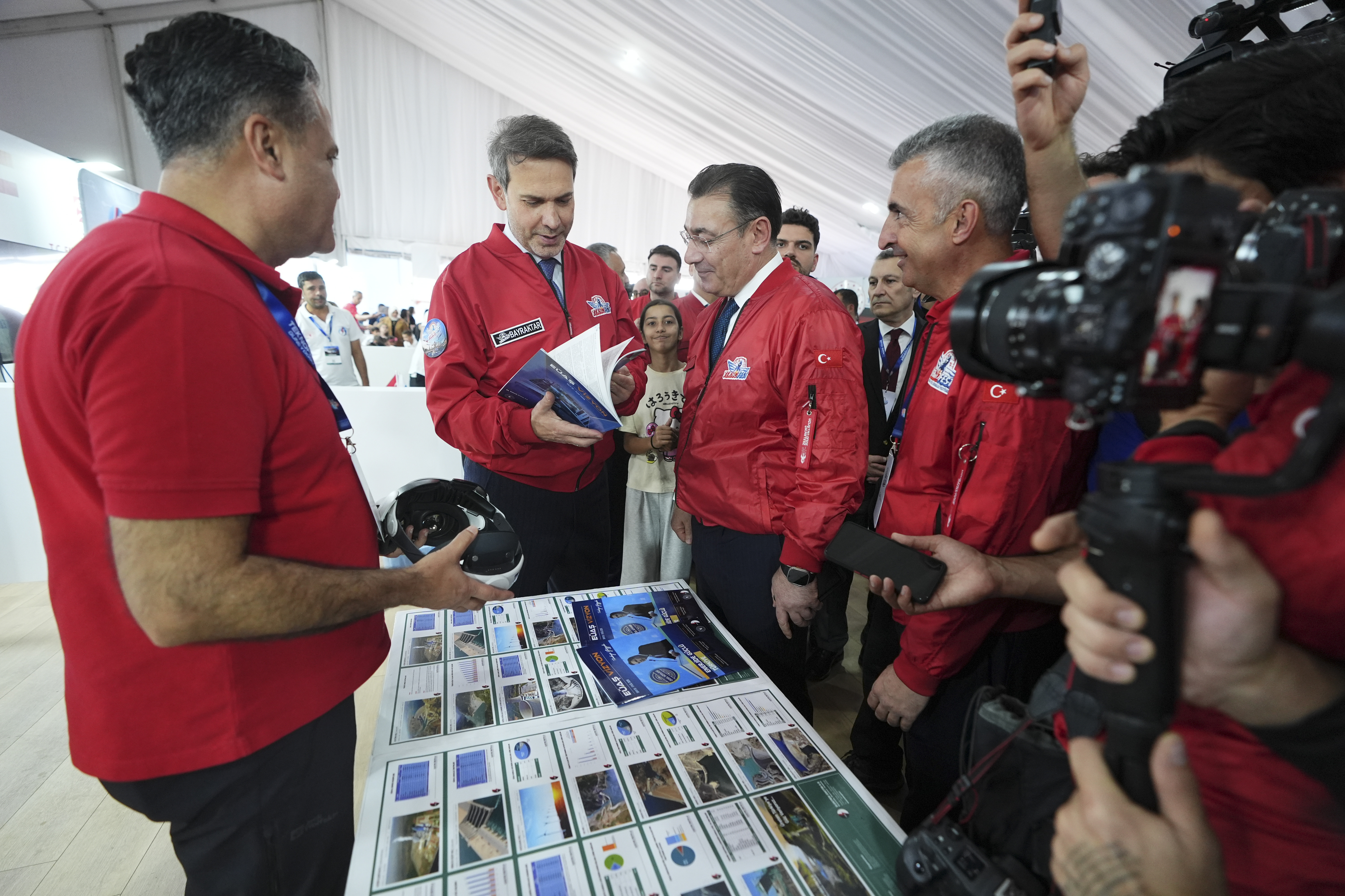 Bakan Bayraktar TEKNOFEST Şanlıurfa'da: "2040 enerji vizyonunu çalışıyoruz"