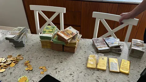 Mersin Büyükşehir Belediyesi’ne yolsuzluk soruşturması. Evinden servet çıktı
