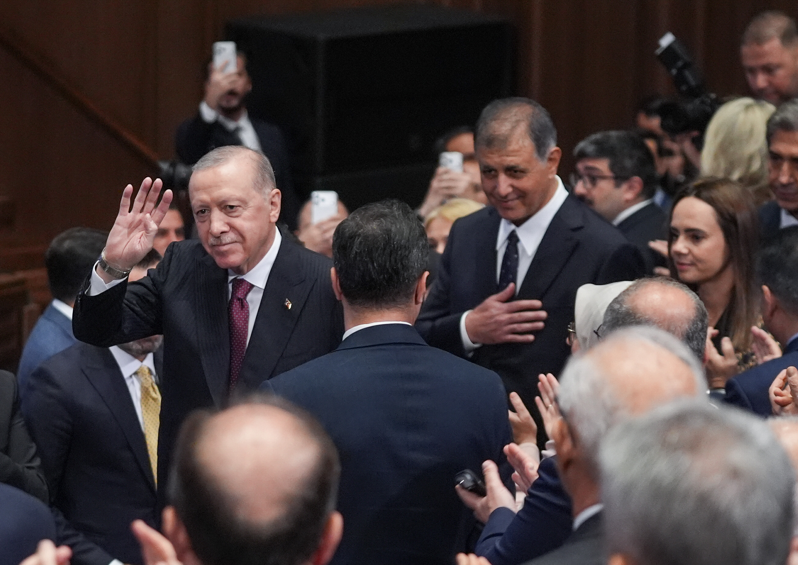 İzmir Büyükşehir Belediye Başkanı Cemil Tugay'ın AKP'ye katılma iddiası