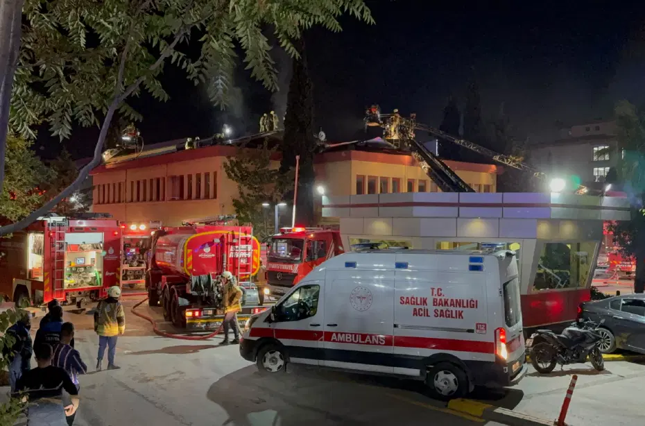 Kartal’da hastanenin çatısındaki yangın söndürüldü. İstanbul Valiliği’nden açıklama