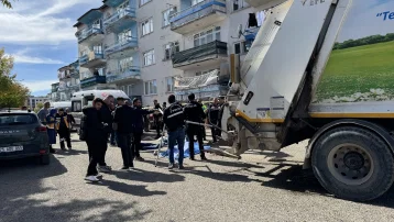 Çöp kamyonunun altında kalan kadın hayatını kaybetti