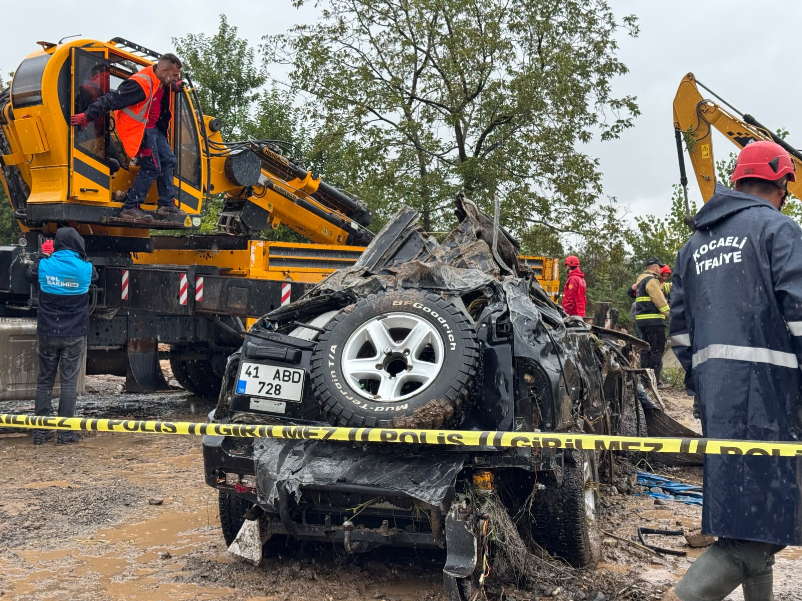 Kocaeli'de sel sularına kapılan araç bulundu, kayıp 1 kişi aranıyor