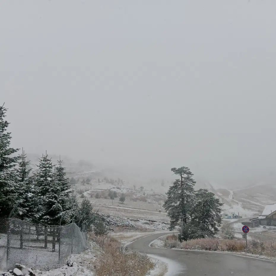 Bolu'da sağanak yağış sonrası kar yağışı başladı