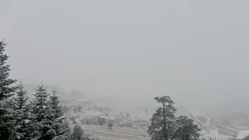 Bolu'da sağanak yağış sonrası kar yağışı başladı