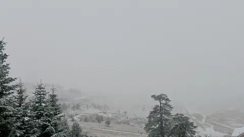 Bolu'da sağanak yağış sonrası kar yağışı başladı