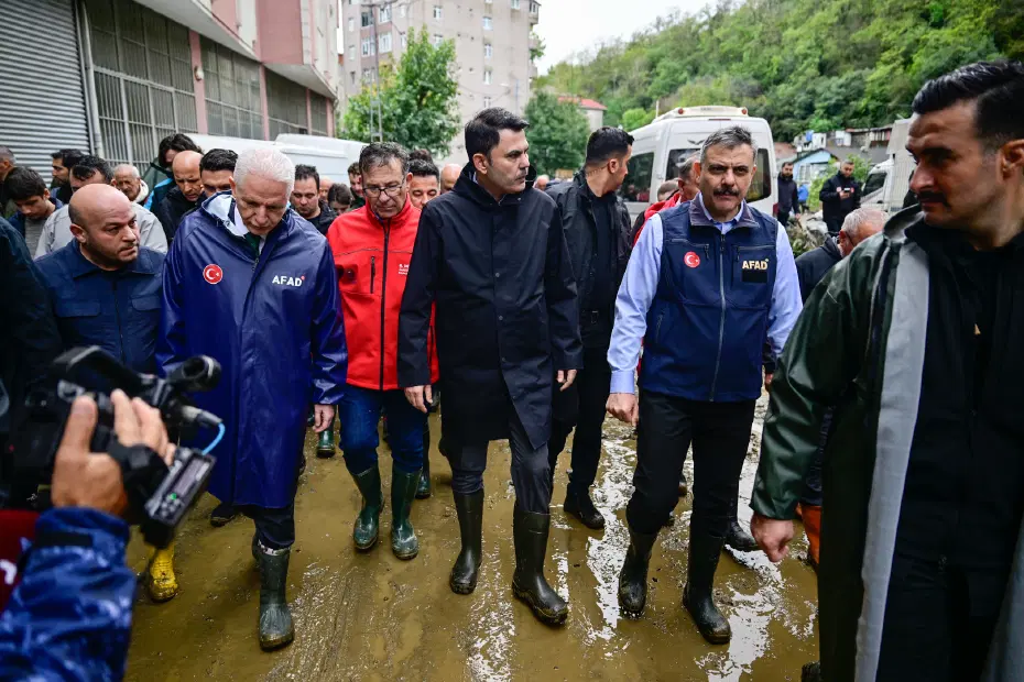 Murat Kurum'dan Özgür Özel'e sel tepkisi: "Yalan söyleyerek siyaset yapıyorlar"