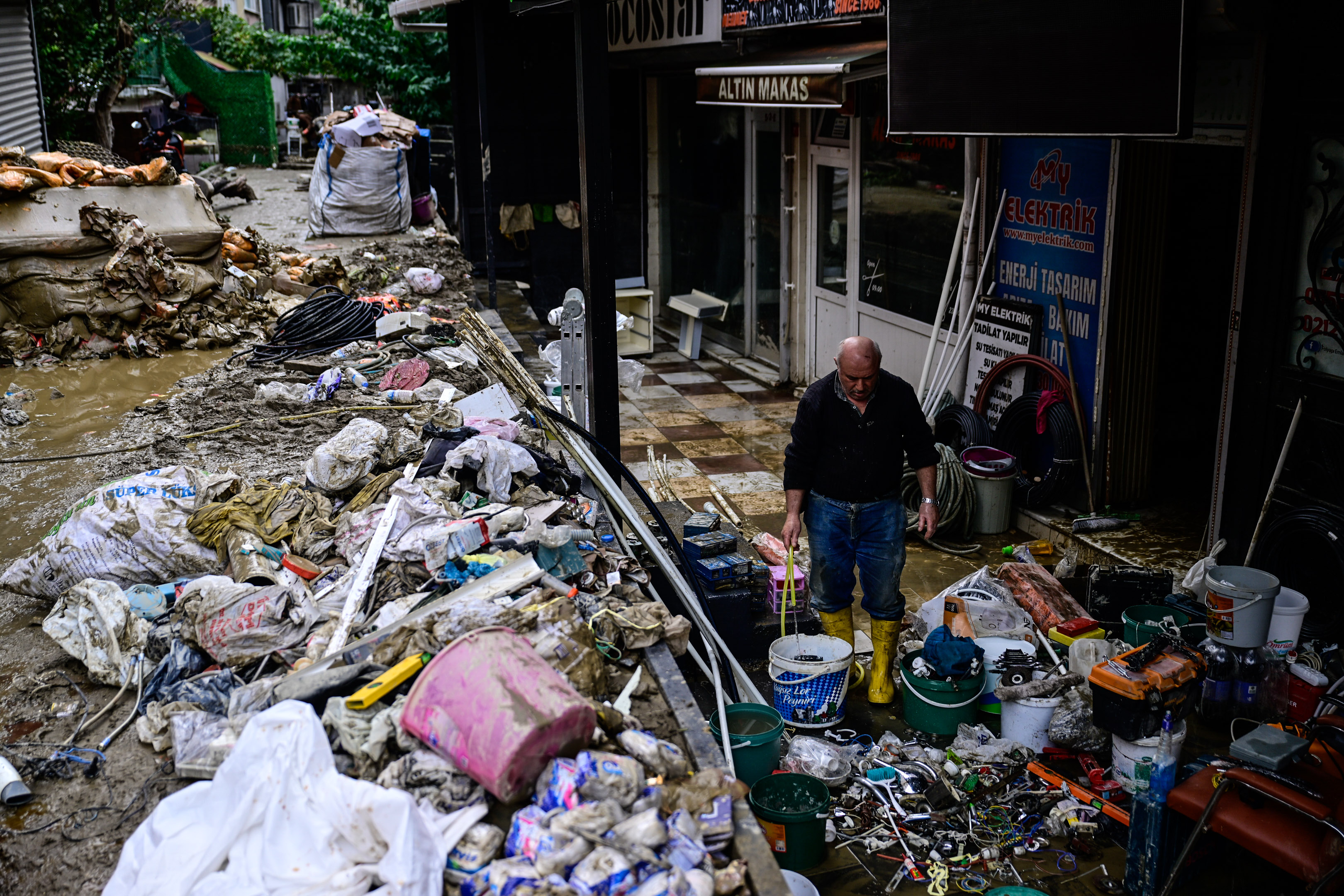 Öğleden sonraya dikkat. Çok kuvvetli yağacak 