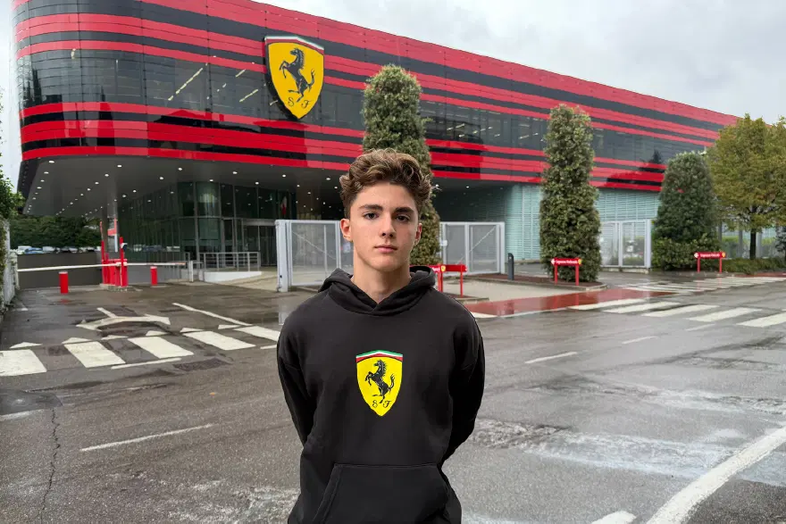 Milli sporcu Alp Aksoy Ferrari Sürücü Akademisi'ne kabul edilen ilk Türk oldu
