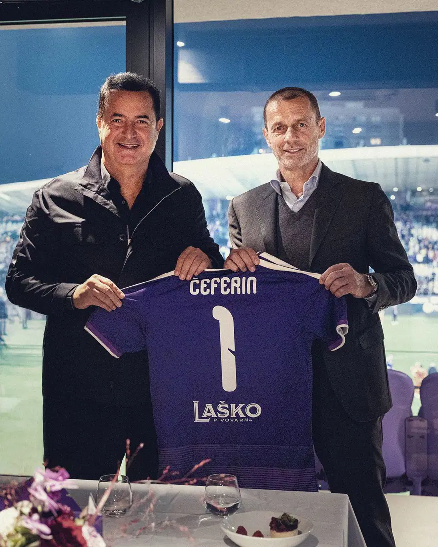 Acun Ilıcalı, UEFA Başkanı Aleksander Ceferin'e Maribor forması hediye etti