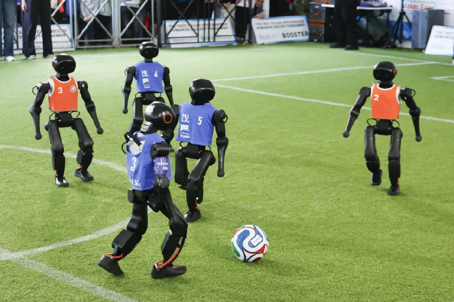 İtalya'da sıra dışı futbol: Bu sefer robotlar karşılaştı