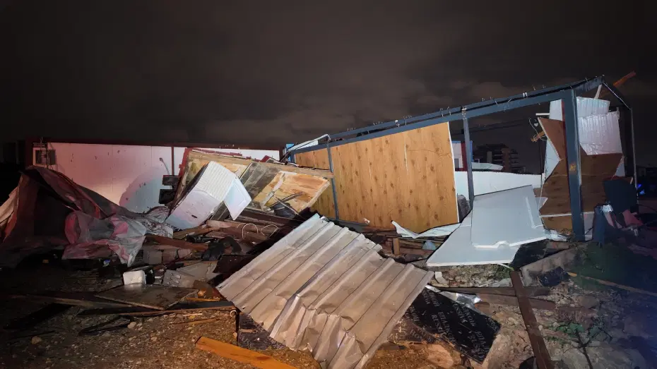 Antalya'da hortum işçi konteynerini parçaladı. 4 işçi öldü, 1 işçi yaralandı