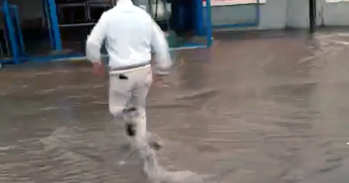 Adana’da sağanak su baskınlarına neden oldu