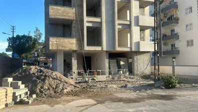 İnşaat işçisi 4. kattan düşerek öldü