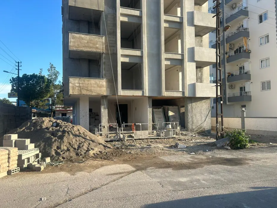 İnşaat işçisi 4. kattan düşerek öldü