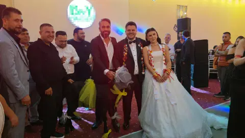 Adana'da düğünde gelin ve damada keçi hediye edildi