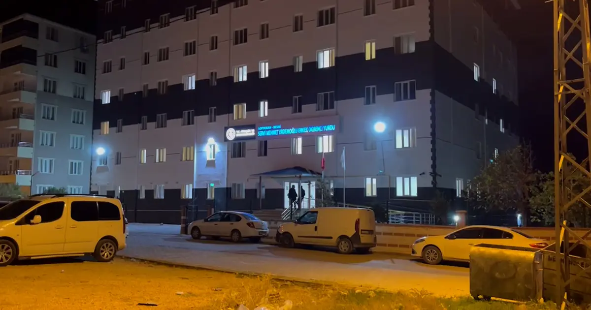 Yurtta akşam yemeğinin ardından 70 öğrenci hastaneye kaldırıldı