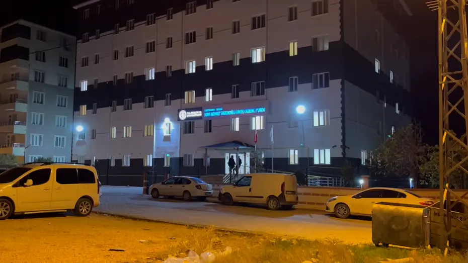 Yurtta akşam yemeğinin ardından 70 öğrenci hastaneye kaldırıldı